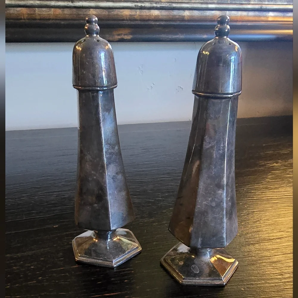 Vintage Wm. Rogers Silver Plated Salt and Pepper Shakers (Set) Series 708